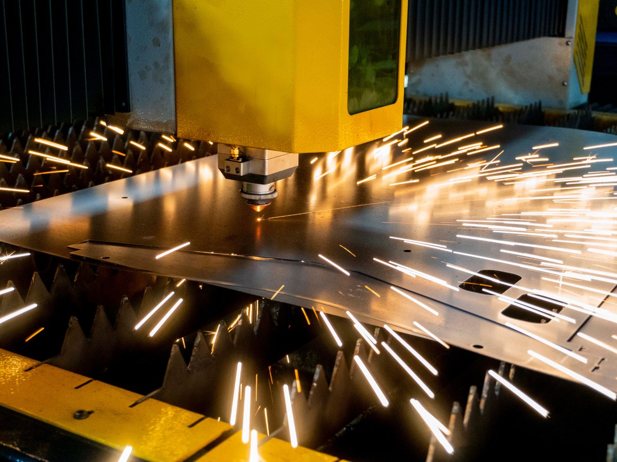 Laserschneiden der Stahl-Silhouette